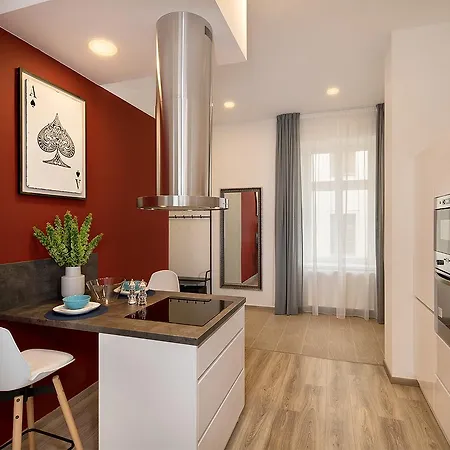 Days - Family Friendly Three-bedroom In Trendy Karlin Daire