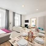 Days - Family Friendly Three-bedroom In Trendy Karlin * Prag