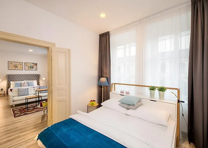 Days - Family Friendly Three-bedroom In Trendy Karlin شقة براغ