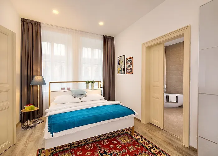Days - Family Friendly Three-bedroom In Trendy Karlin *