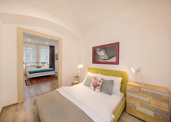 Days - Family Friendly Three-bedroom In Trendy Karlin