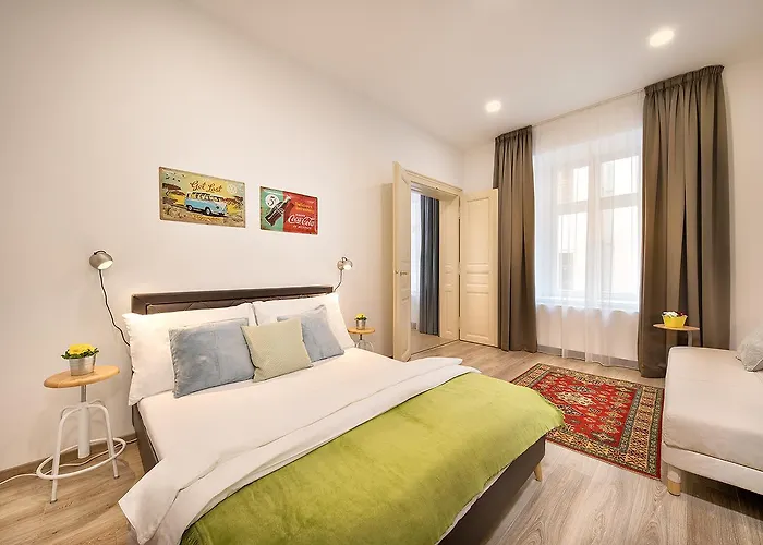 Days - Family Friendly Three-bedroom In Trendy Karlin *