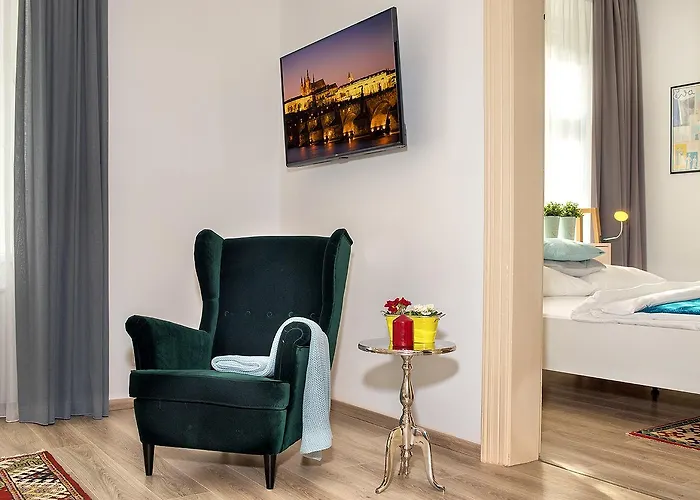 Days - Family Friendly Three-bedroom In Trendy Karlin براغ