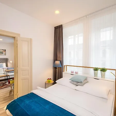 Days - Spacious 2bdr W Netflix - Trendy Neighbourhood Apartamento Praga