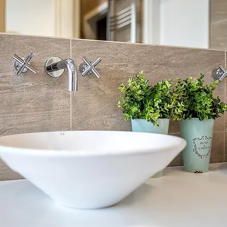 Days - Spacious 2bdr W Netflix - Trendy Neighbourhood Apartamento Praga