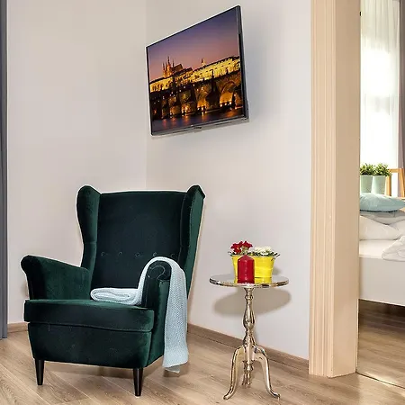 Days - Family Friendly Three-bedroom In Trendy Karlin Praga